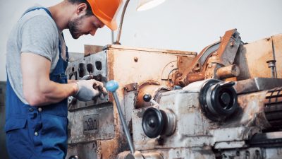 The Role of Hydraulic Surface Grinding Machines in Industries